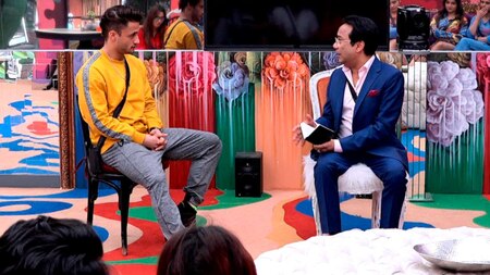 Famous astrologer Prem Jyotish tells housemates about their future