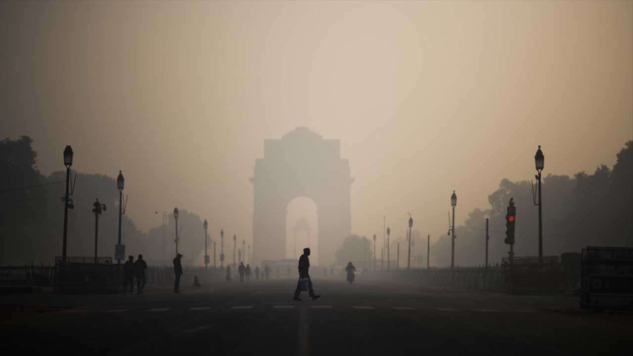 Air quality in DelhiNCR deteriorates to 'very poor', light hailstorm