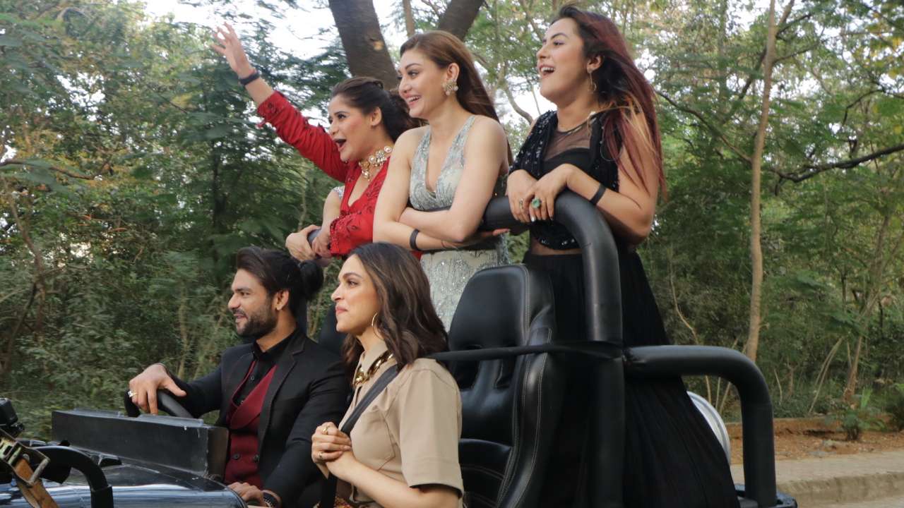 Deepika Padukone goes on a long drive with the winning team