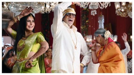 Jaya, Amitabh Bachchan & Katrina Kaif dance their heart out