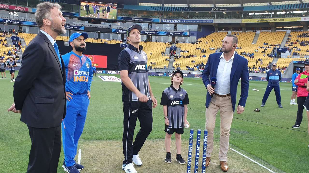 New Zealand win the toss and opt to field
