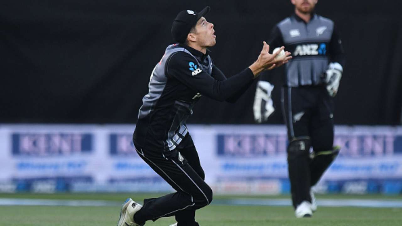 Third catch for Santner, KL Rahul goes for 39