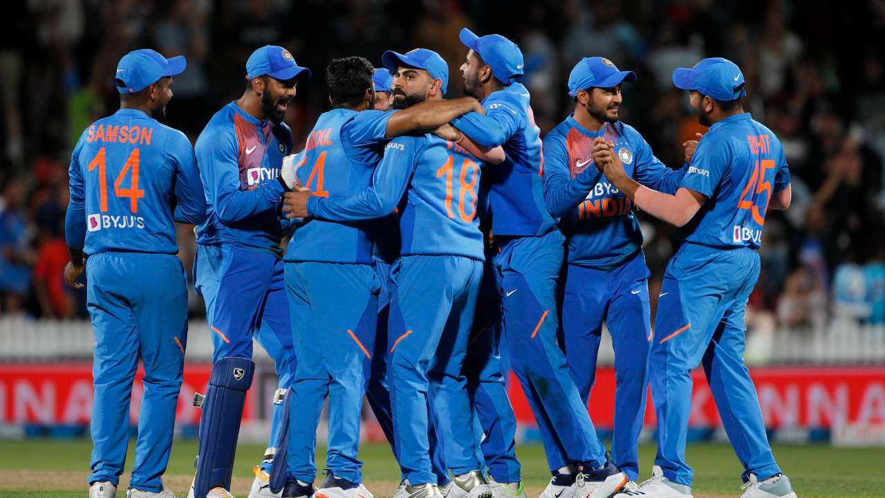 Munro run-out by Virat Kohli, Tom Bruce goes for duck