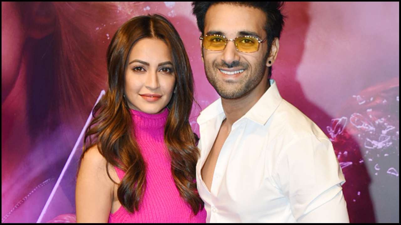 Pulkit Samrat, Kriti Kharbanda and Mukesh Chhabra's group hug