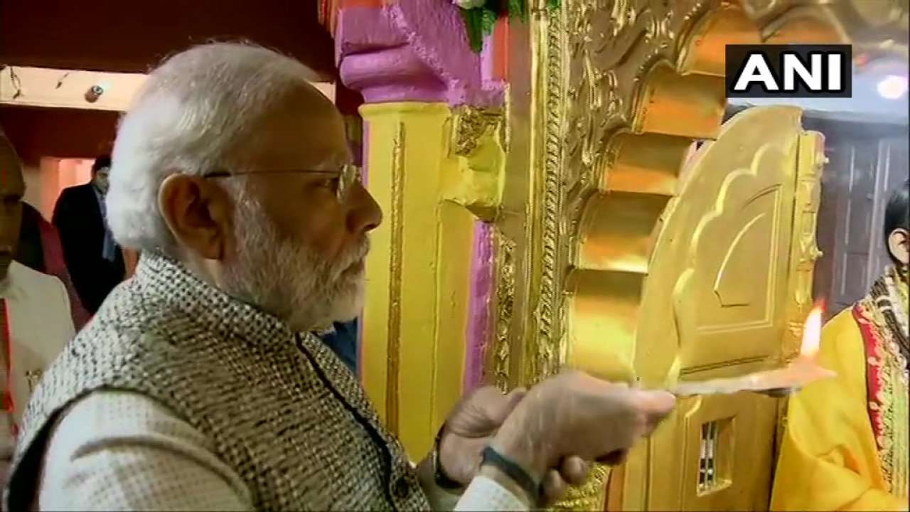 PM offers prayers at the Jangamwadi Math