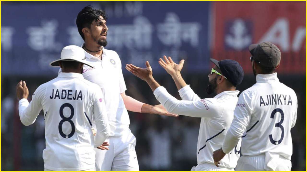 Ishant Sharma with Team India players