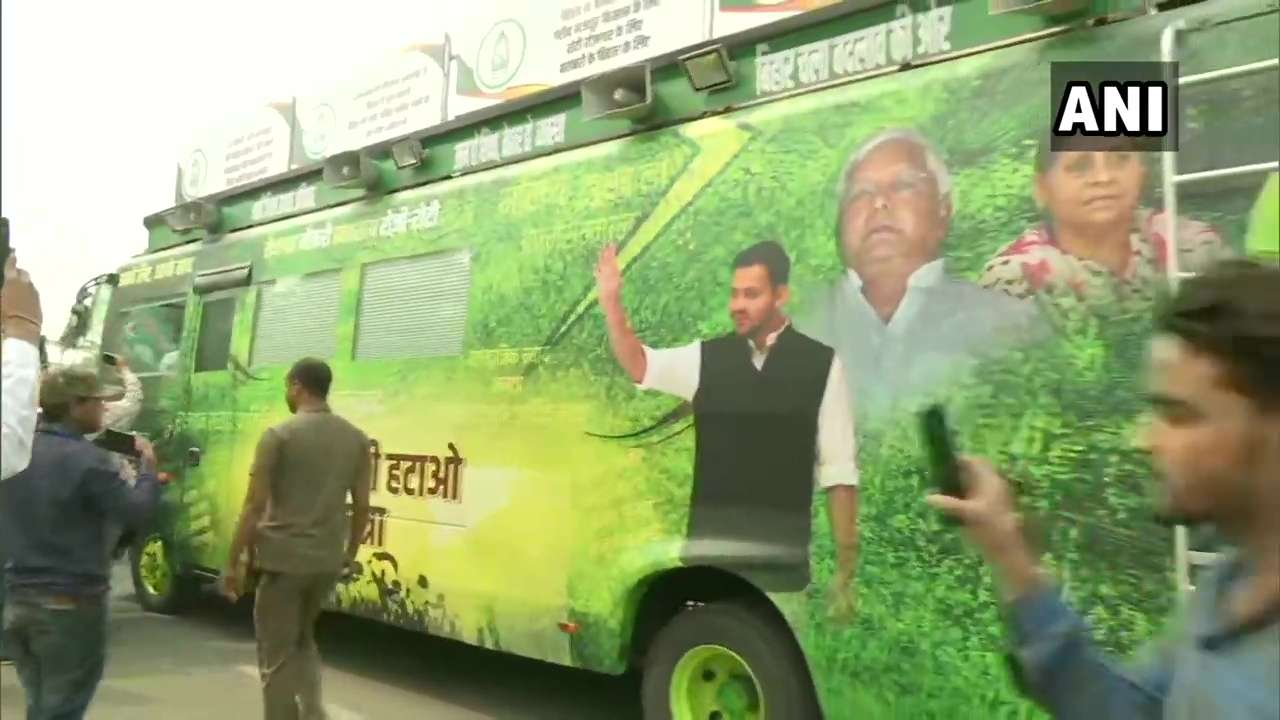 Tejashwi Yadav begins 'Berozgaari Hatao Yatra` from Veterinary College Ground in Patna