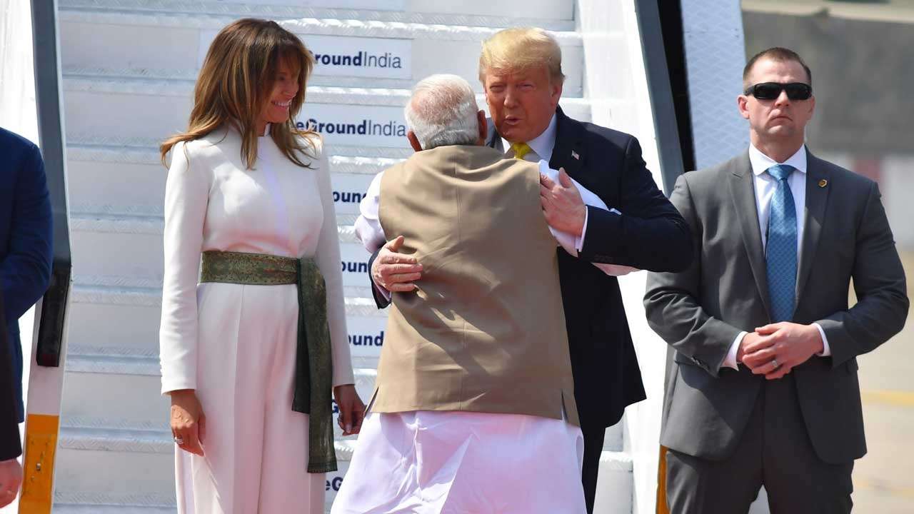 PM Modi gave a warm hug to Donald Trump