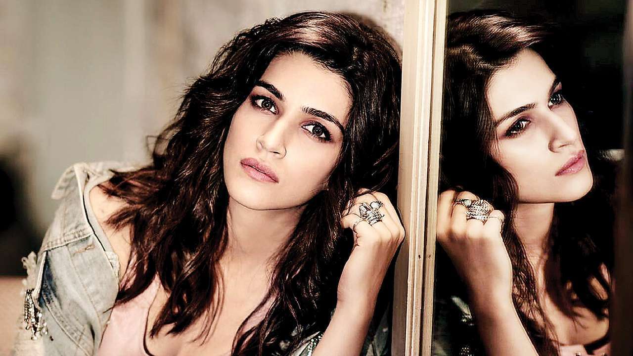 Kriti Sanon opens up about experimenting, says 'made a pact to play one character every year out of my comfort zone'