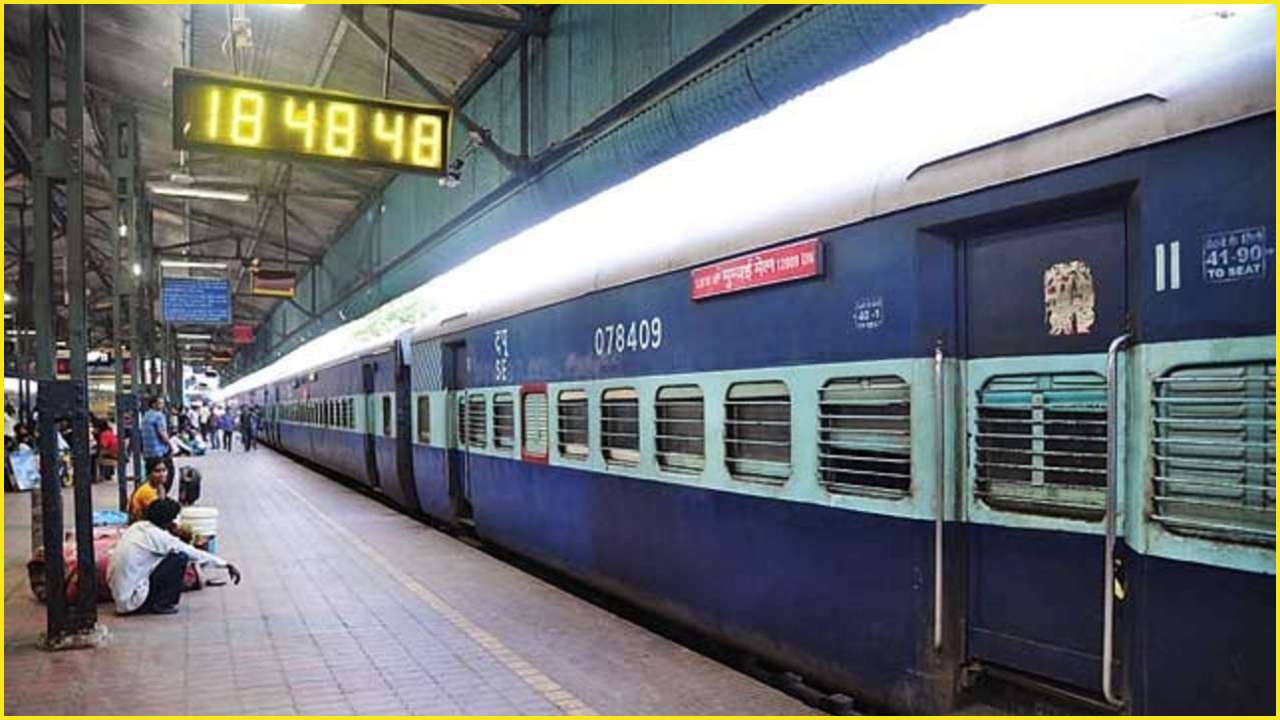 Deuk schuintrekken smal COVID-19 Outbreak: Indian Railways sets up special trains to clear rush of  passengers from Maharashtra