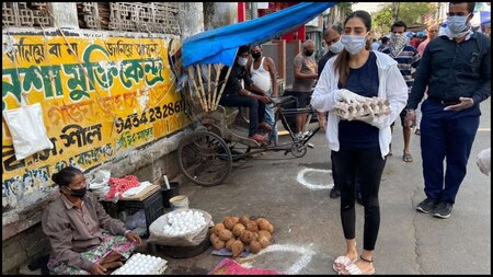 Nusrat previously distributed masks to vendors