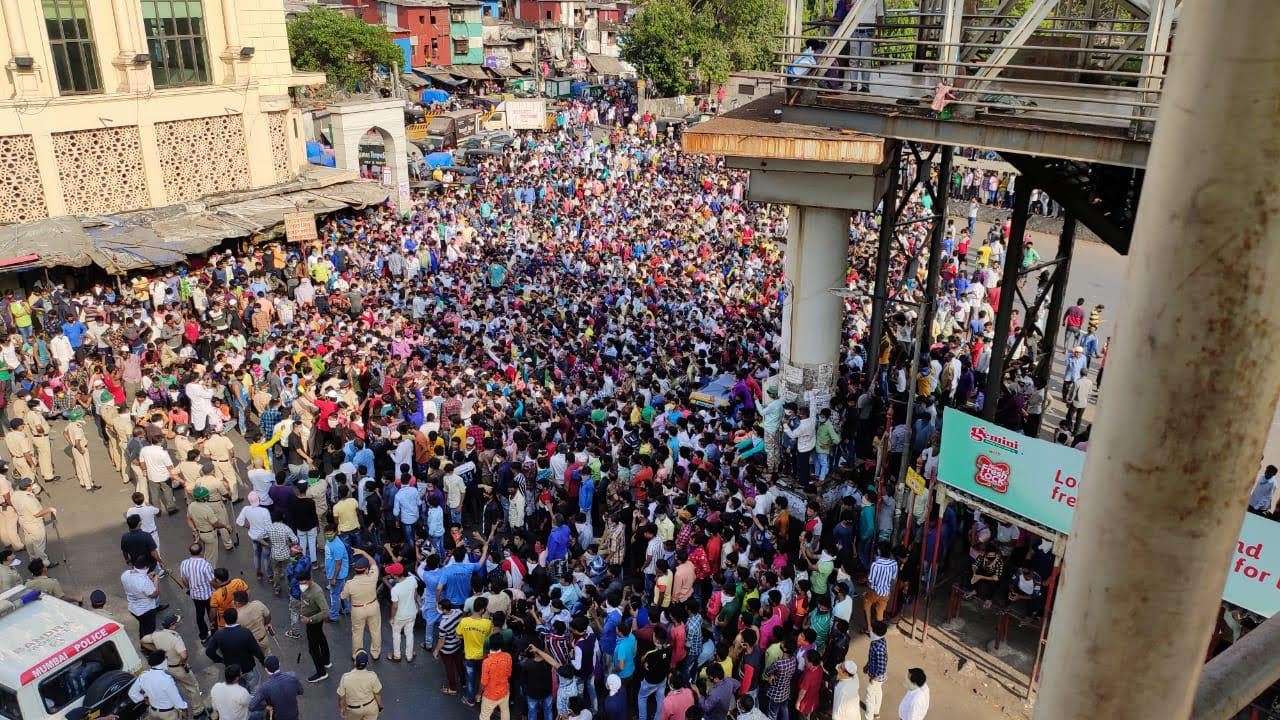 Over 1500 Migrants Gather In Mumbais Bandra To Protest Against