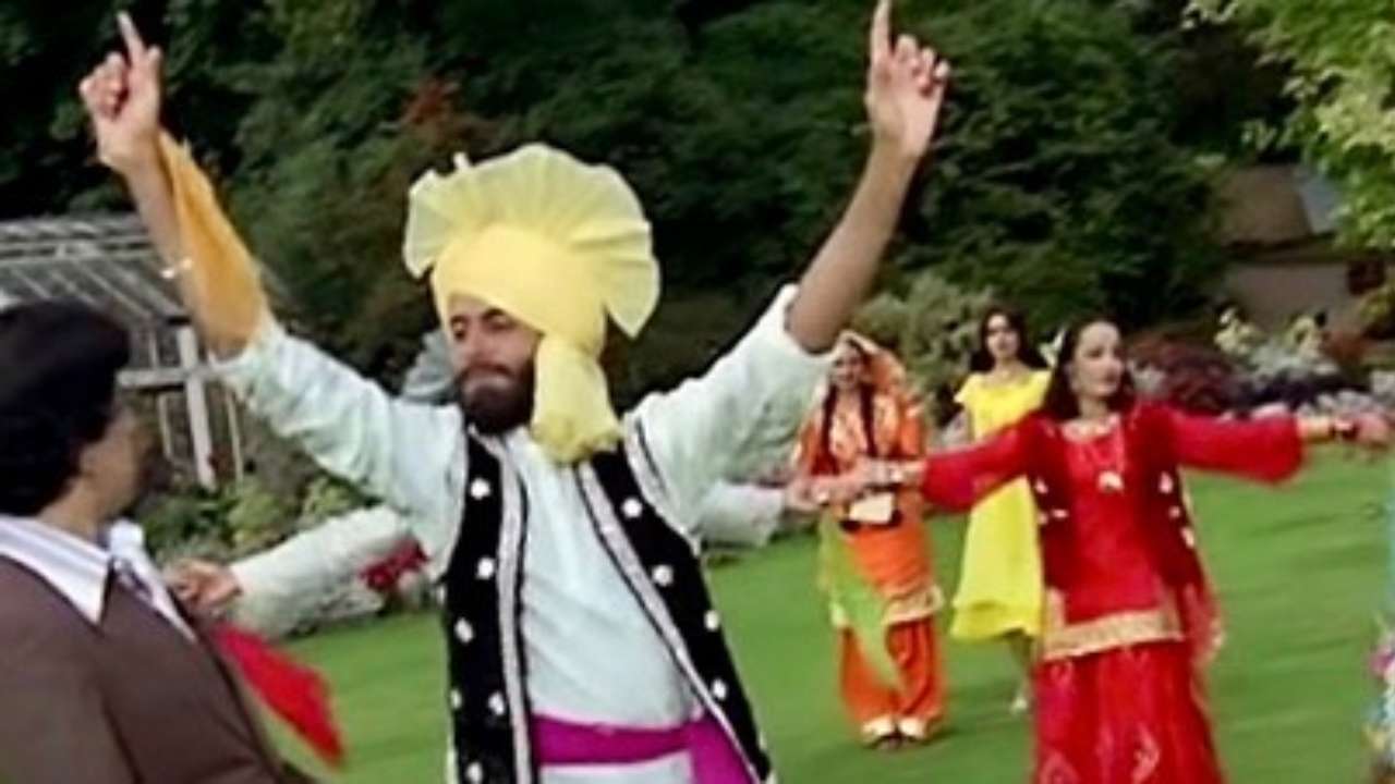 Amitabh Bachchan has savage reply to troll who asked him Aishwarya Rai Bachchan's whereabouts by addressing as 'buddhe'