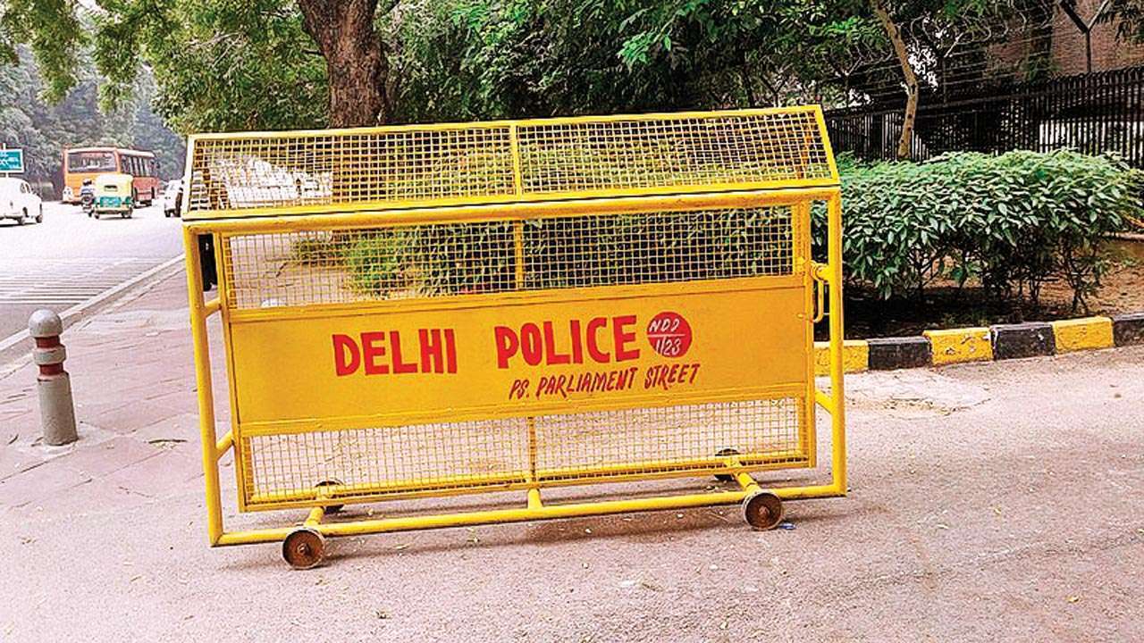 Delhi police's gesture for ailing senior citizen during coronavirus lockdown is winning the internet