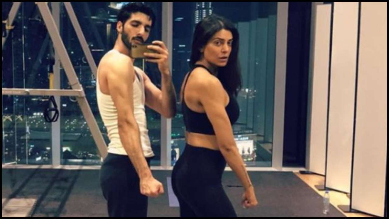 Rohman Shawl Gives Sushmita Sen Yogaposechallenge His Jaw Hit The Floor After Seeing Her Mid 