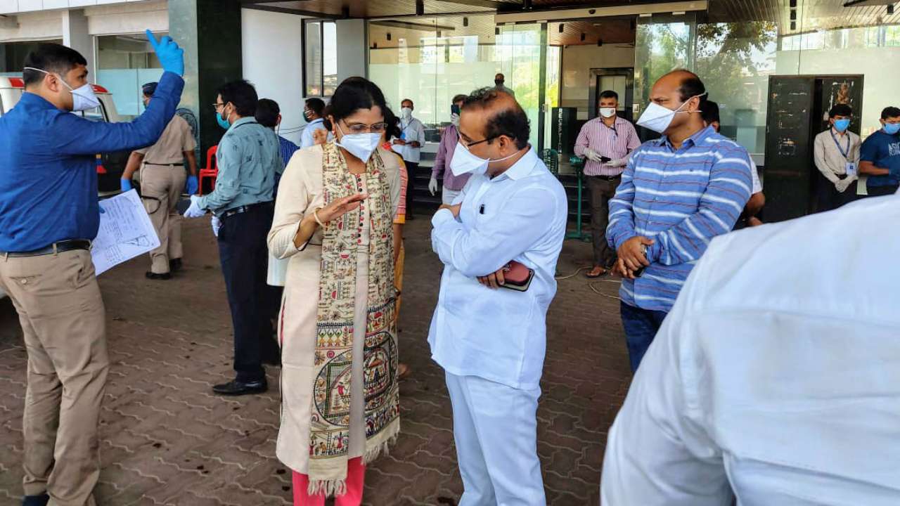 Maharashtra Health Minister Rajesh Tope accompanying central team in Mumbai