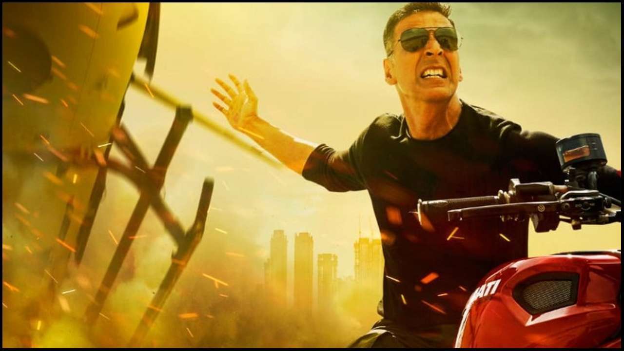 Akshay Kumar donates Rs 2 crore to Mumbai Police Foundation, says 'we are safe and alive because of them' 