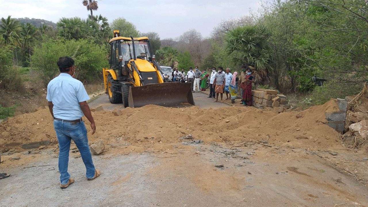 TN authorities erect walls AP's Chittoor border, demolish later