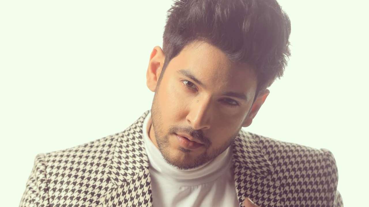 Beyhadh 2 Actor Shivin Narang Injures Himself By Falling On Glass Table At Home Shivin narang was born on tuesday, 7 august 1990 (age 29 years; beyhadh 2 actor shivin narang injures