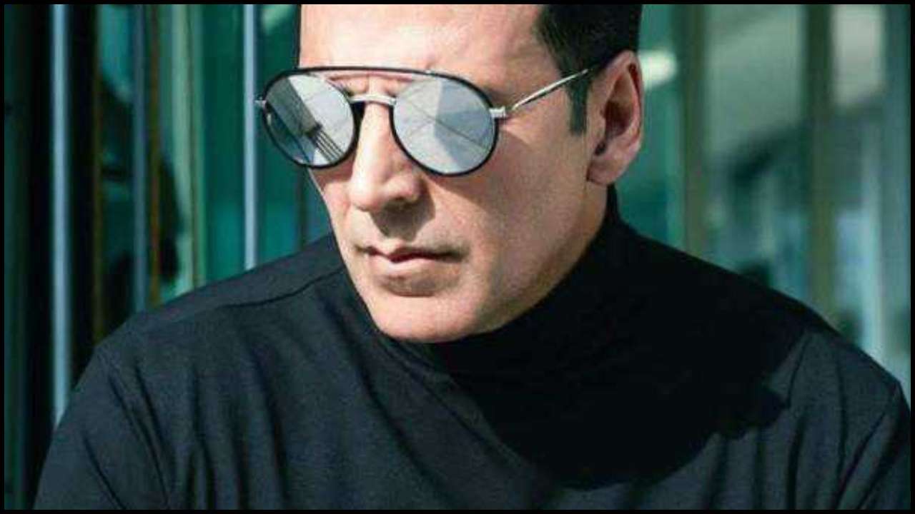 COVID-19: Akshay Kumar donates 1000 wrist bands to Mumbai Police