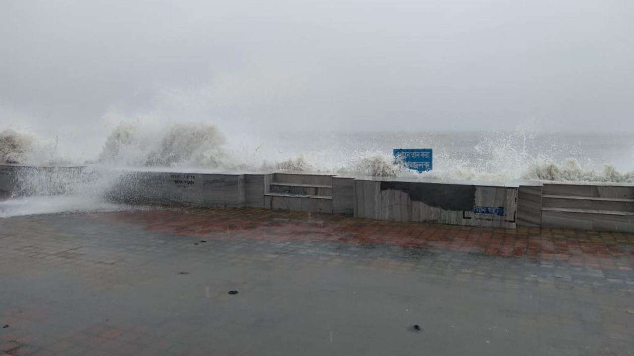 Rough sea condition at Digha today in West Bengal