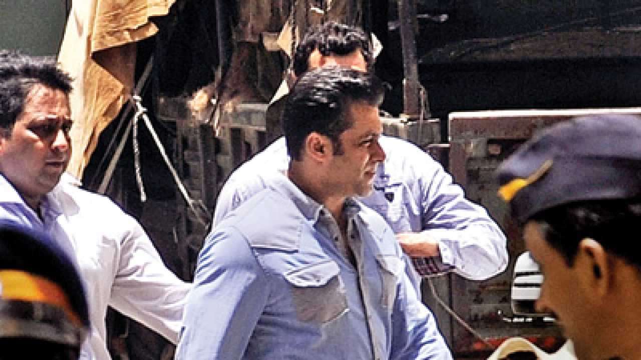 Salman Khan visits parents in Mumbai for few hours before returning to Panvel: Report 