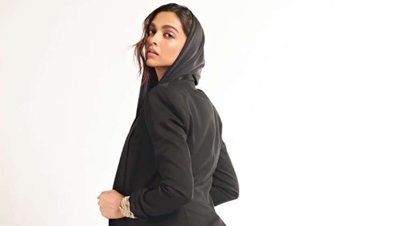 https://cdn.dnaindia.com/sites/default/files/styles/full/public/2020/05/29/907707-deepikapadukone-onlinescriptreading.jpg