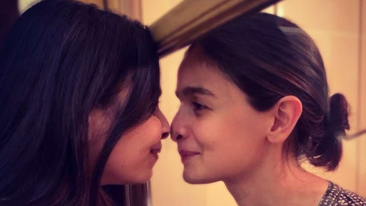Sisters Alia Bhatt-Shaheen Bhatt show social distancing in cutest way