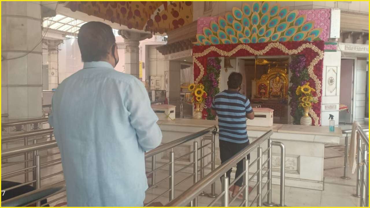 Devotees seen queing up at the Jhandewalan Mandir in Delhi on Monday