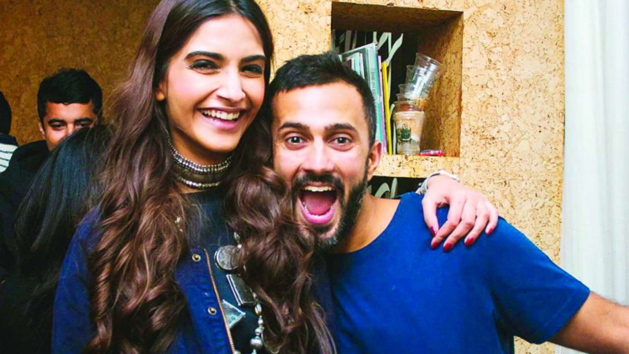 Anand Ahuja secretly films Sonam Kapoor, here's her reaction
