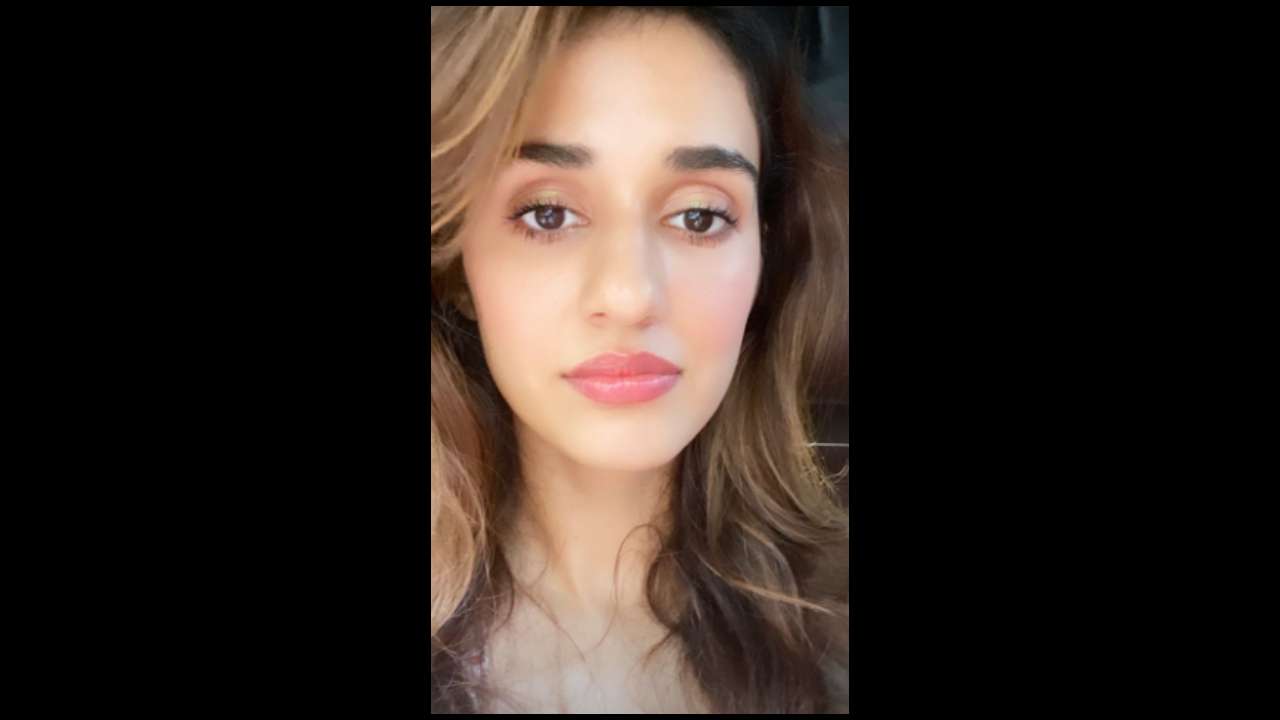 Tiger Shroff surprises Disha Patani with 'Naturo Uzumaki' birthday cake