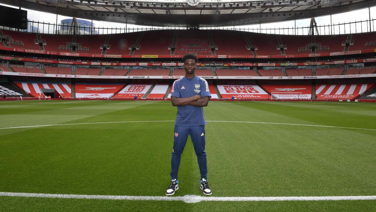 Premier League 18 Year Old Bukayo Saka Signs Long Term Contract With Arsenal