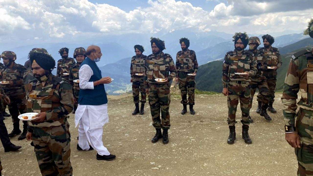 Video: 'Jo Bole So Nihal...': Rajnath Singh chants with soldiers near ...