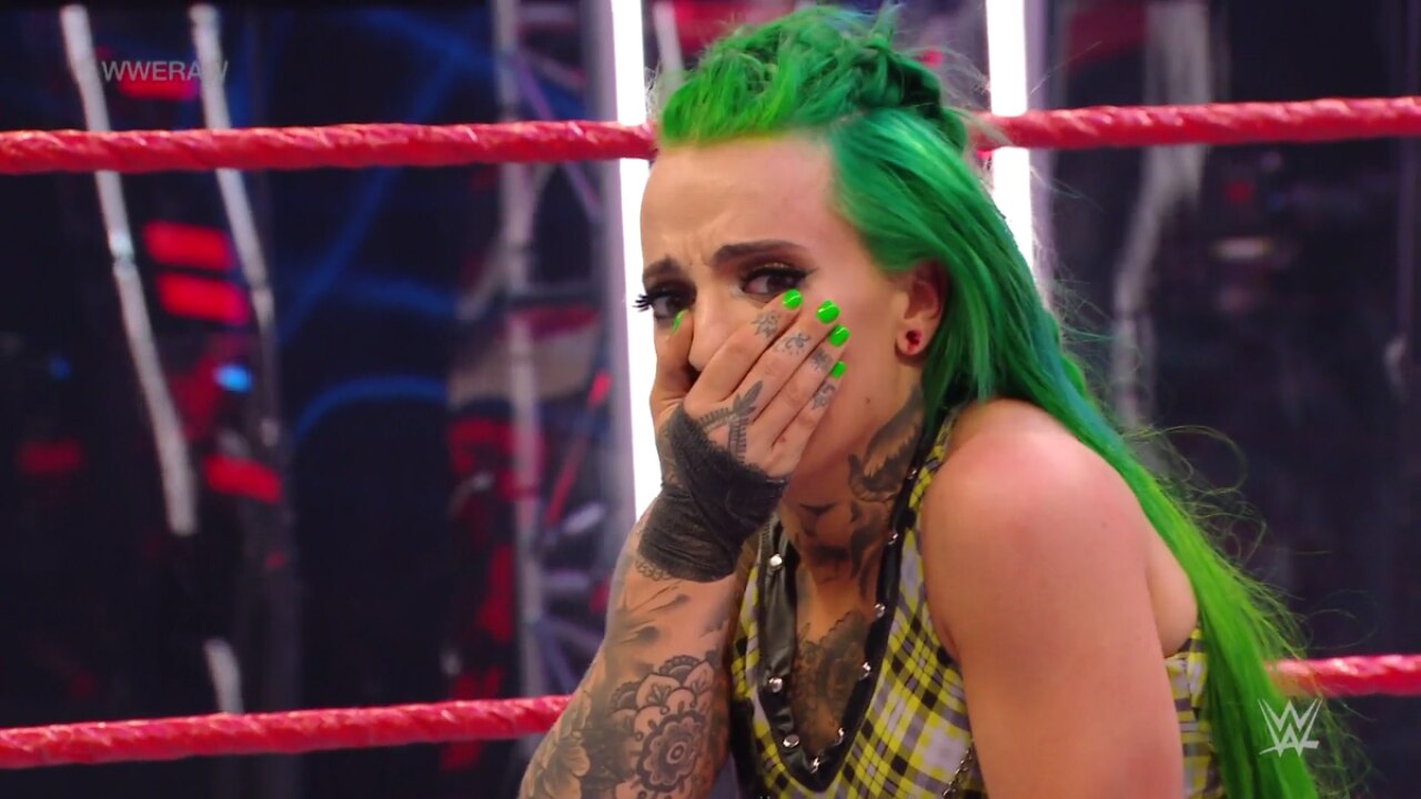 Ruby Riott vs Peyton Royce