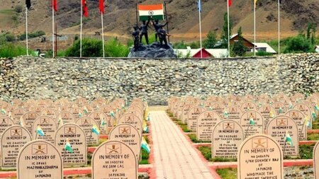 India lost more than 500 military men on the Kargil territory