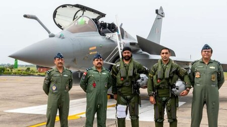 IAF chief welcomes Rafales