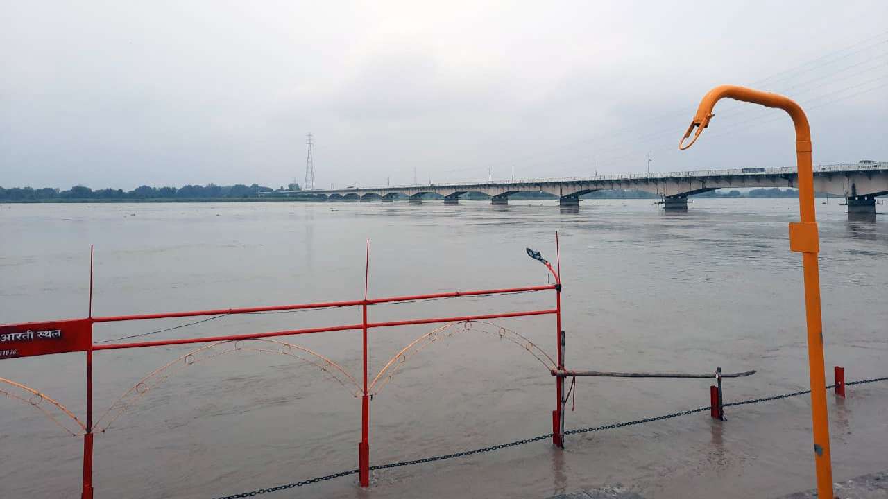 Barricades placed in Saryu River