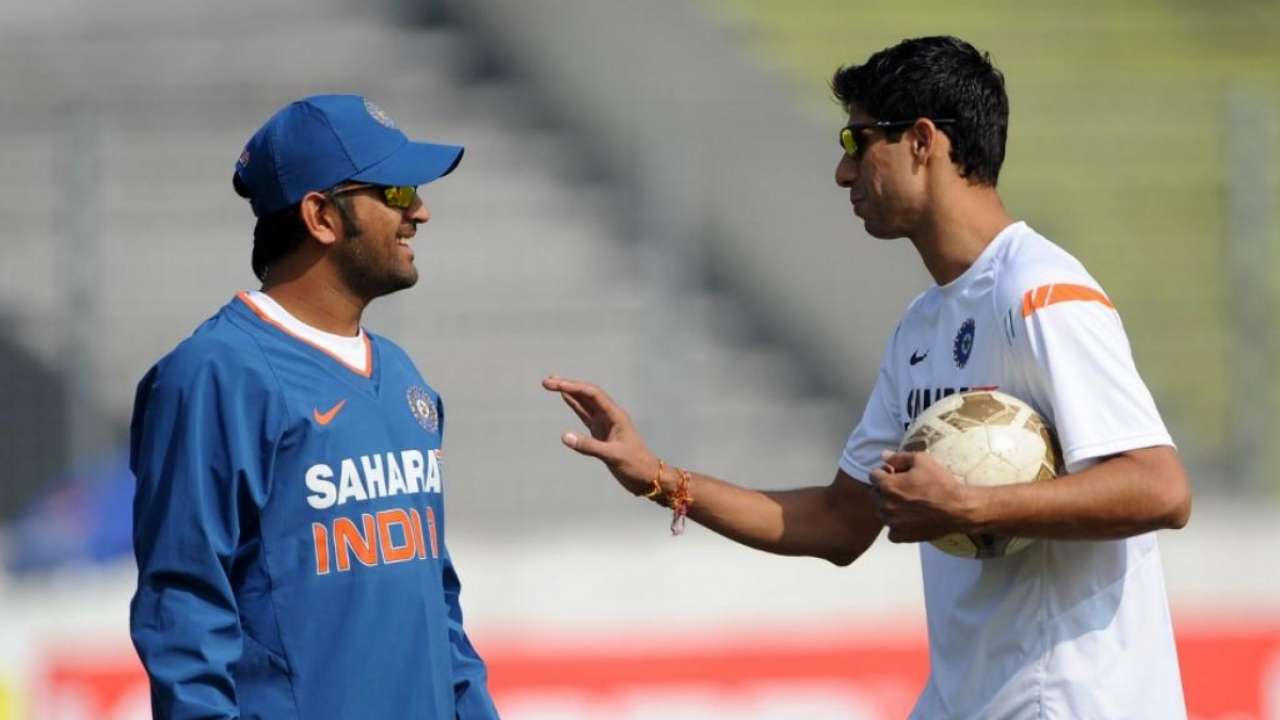 MS Dhoni and Ashish Nehra