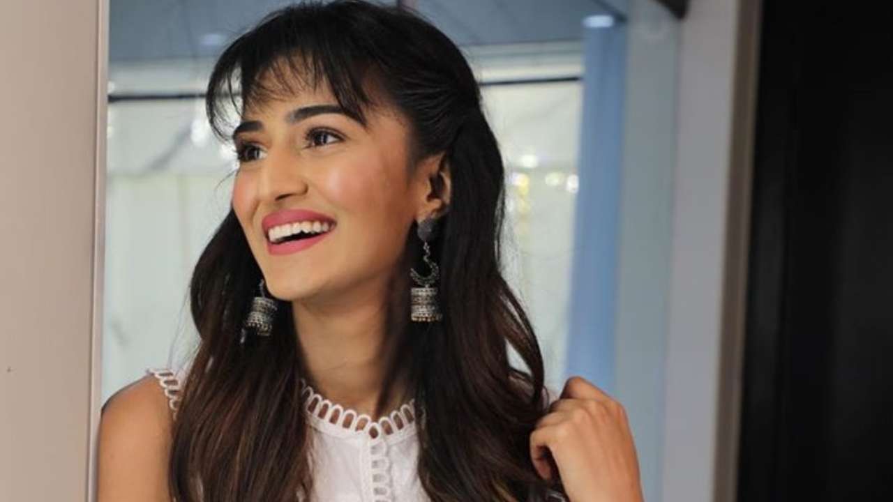 Erica Fernandes Sets The Record Straight On Whether She Is Quitting Kasautii Zindagii Kay Or Not 0336