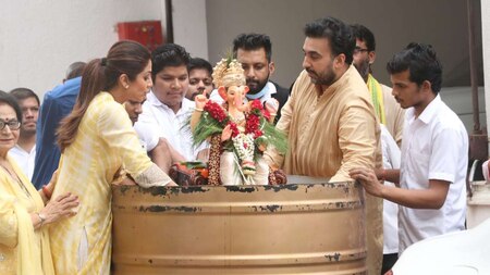 Shilpa Shetty and Raj Kundra perform Ganpati visarjan rituals