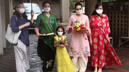 Shraddha Kapoor clicked with mom and aunts during Ganpati visarjan