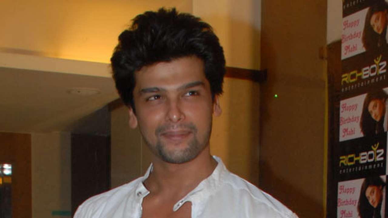 'Was flooded with congratulatory messages on WhatsApp': Kushal Tandon on testing negative for coronavirus