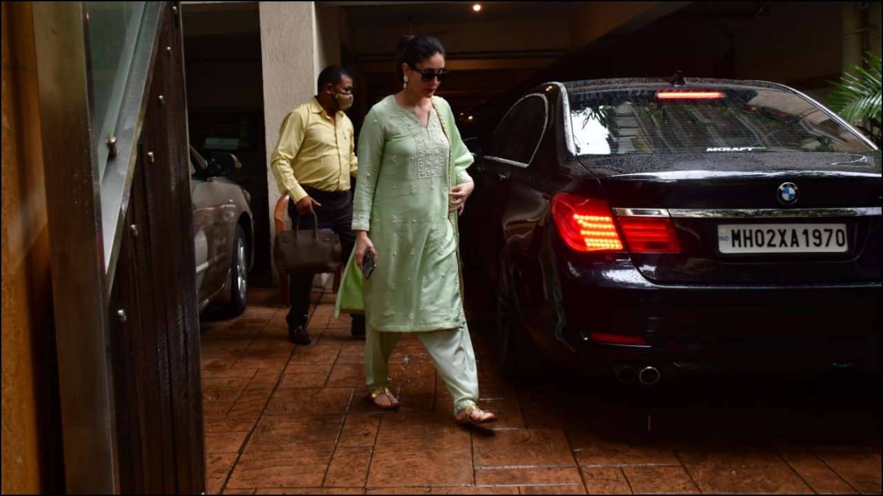 Kareena Kapoor Khan spotted in Bandra, flaunts baby bump in salwar kameez