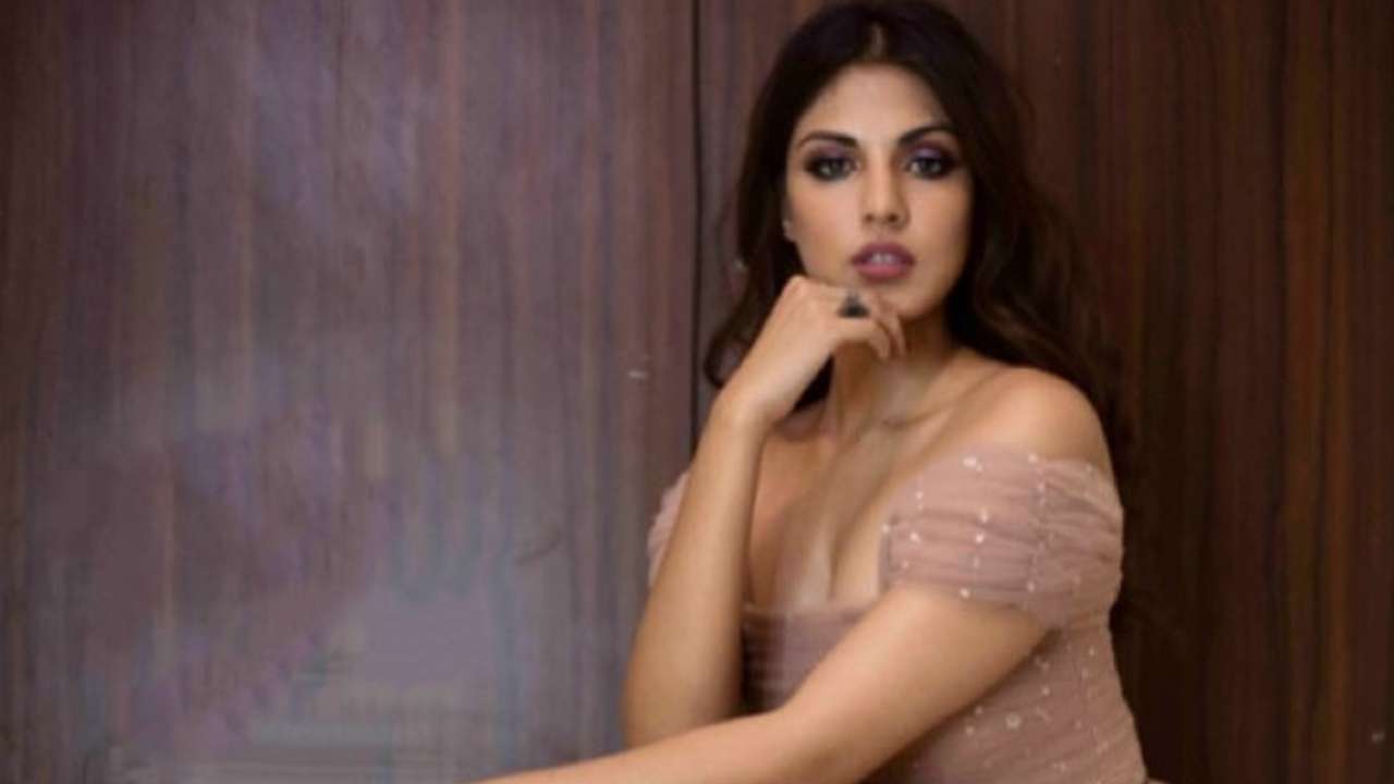 Sushant Singh Rajput case: Rhea Chakraborty was 'evasive' when CBI asked  her about late actor's medical treatment