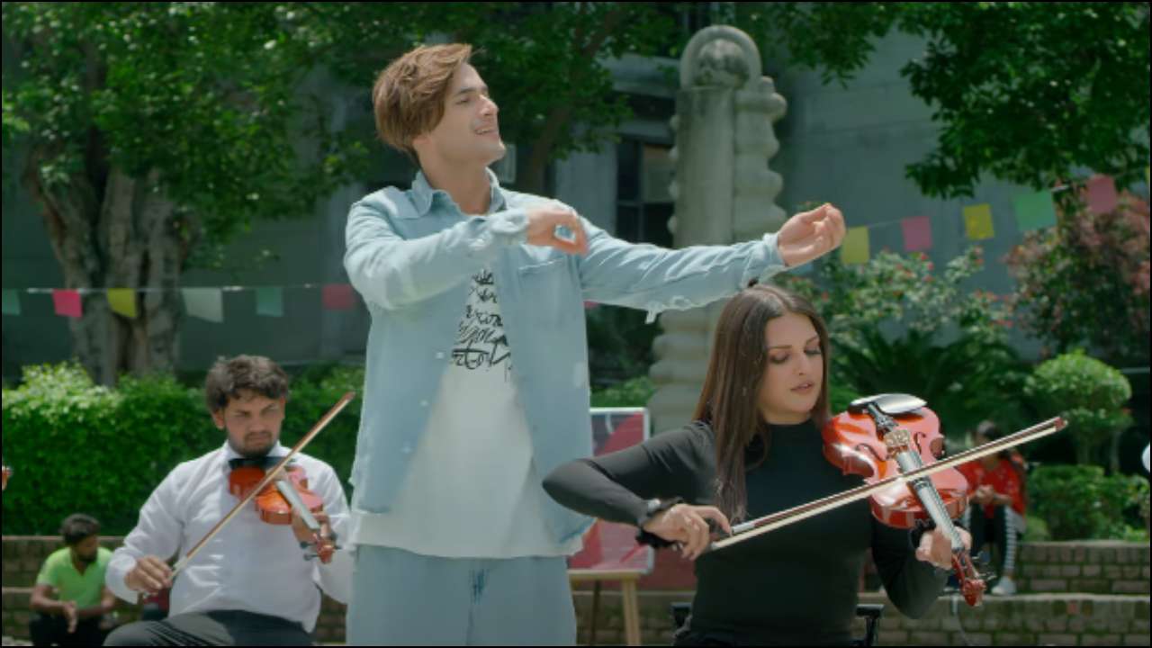 Asim Riaz and Himanshi Khurrana in 'Afsos Karoge' song