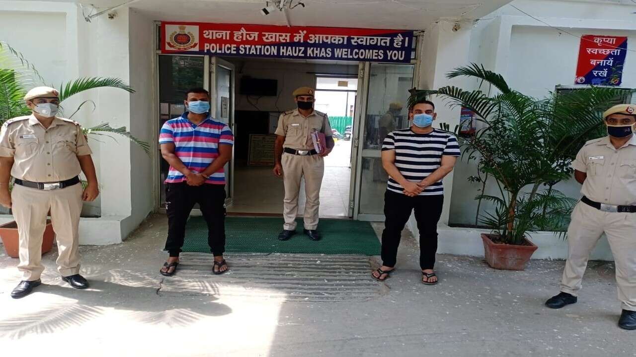 Delhi: Doctor arrested for duping people by giving fake COVID-19 test ...