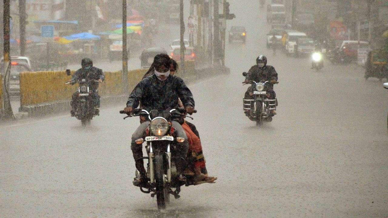 https://cdn.dnaindia.com/sites/default/files/styles/full/public/2020/09/14/924871-919168-rains1.jpg