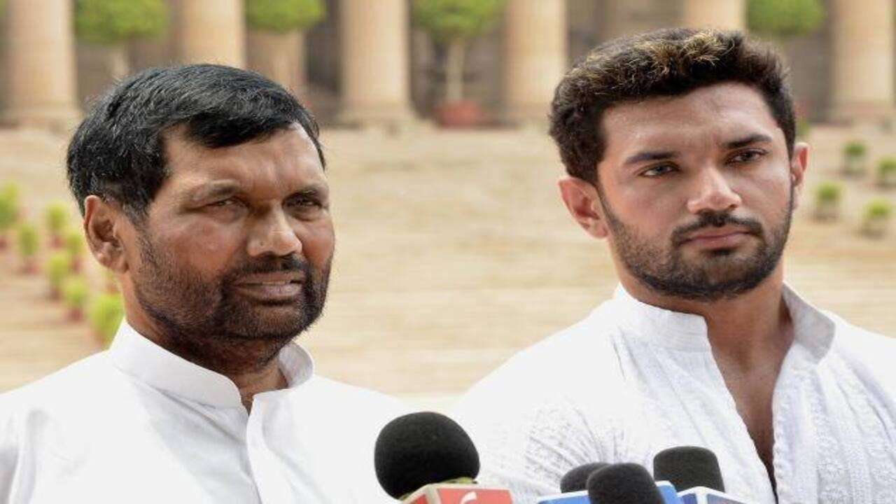 https://cdn.dnaindia.com/sites/default/files/styles/full/public/2020/09/14/924902-ljp-president-chirag-paswan.jpg