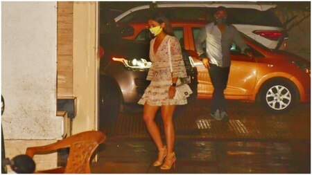 Alia Bhatt arrives at beau Ranbir Kapoor's sisters' birthday party