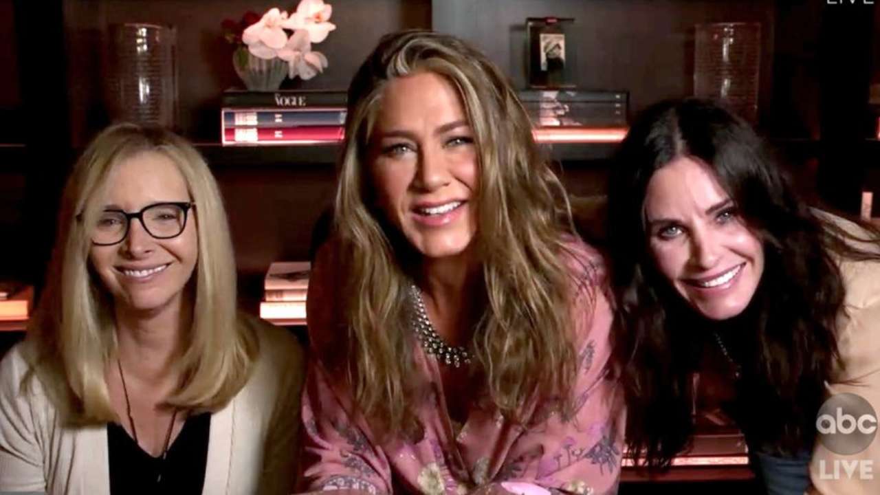 We Ve Been Roommates Since 1994 Friends Stars Jennifer Aniston Courteney Cox Lisa Kudrow Reunite At Emmys 2020